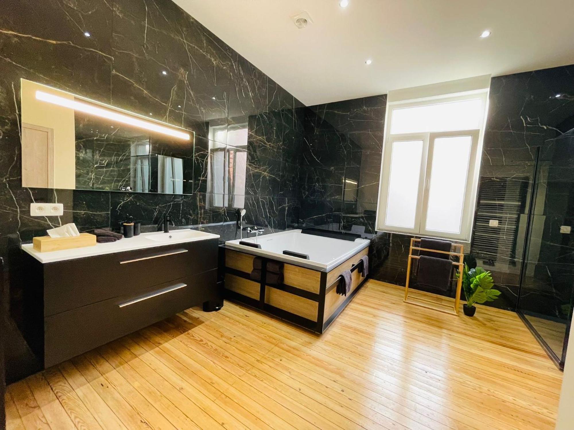 Appartement Exotique Avec Bain Balneo Liegi Esterno foto